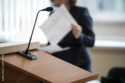 Fotografía microphone in the courtroom of the Russian court
