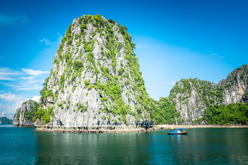 Wall Mural - Bai tu long bay (Halong bay) rock karst formations in the sea, Vietnam landscape. Holiday tourist attraction.