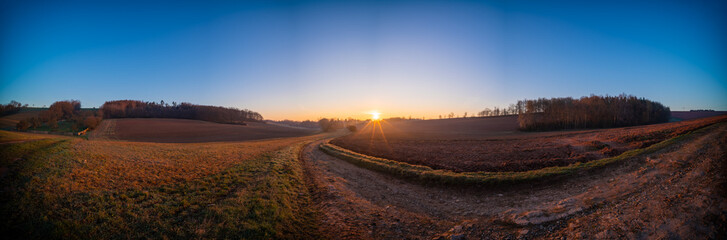 Canvas Print - Early morning sunrise field panorama