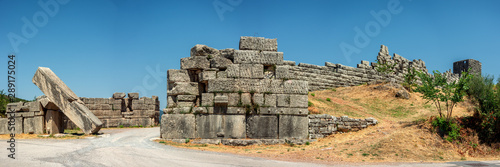 Cuadros en Lienzo The Arcadian Gate ruins in Ancient Messini, Greece
