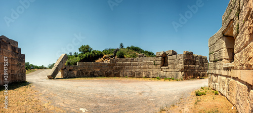 Fotomural The Arcadian Gate ruins in Ancient Messini, Greece