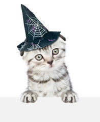 Canvas Print - Kitten with hat for halloween above empty white banner. isolated on white background