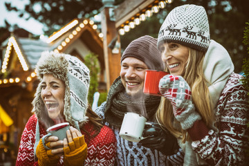 Sticker - Gruppe auf dem Weihnachtsmarkt 