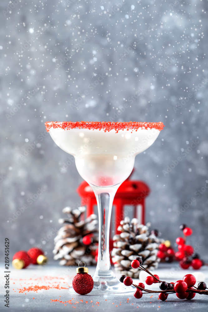 Snow daiquiri, Christmas or New Year alcoholic cocktail with rum and cream with red decor in festive setting, copy space - obrazy, fototapety, plakaty 