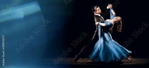 Fotografía Ballroom Dancing Couple Standard Waltz Oversway Background