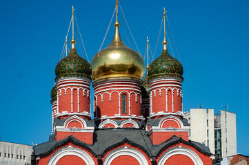 The monastery is based on the estate of the Romanov boyars and bears the name of the Romanov clan relic - the icon of the Mother of God 