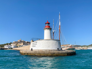 Wall Mural - Leuchtturm am Hafen von Ibiza