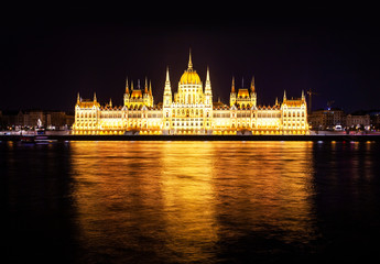 Fototapete - Hungarian Parliament Building at night