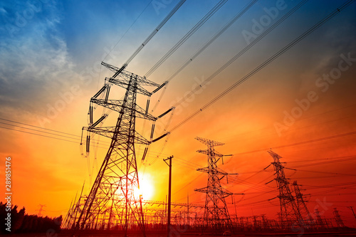 Cuadros en Lienzo Electric tower, silhouette at sunset
