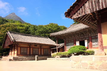 Canvas Print - Pavilions in ancient Buddhist temple Woljeong, North Korea