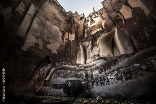 Cuadros en Lienzo Old Buddha in Sukhothai Historical Park with UNESCO, Thailand