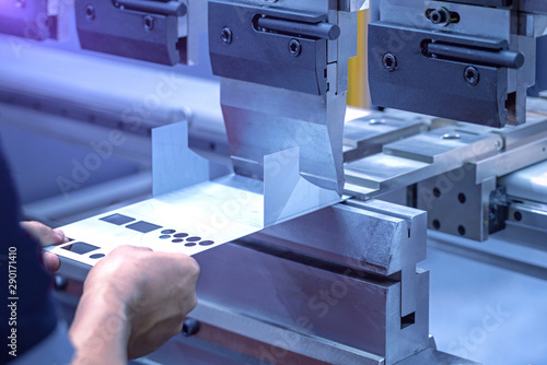 Cuadros en Lienzo Workers bending sheet metal by CNC machines in industrial plants