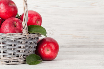 Wall Mural - Ripe red apples