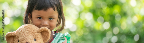 Fotografía Sad poor child with Family problem, violence of parent is the one of divorce in bad relation family