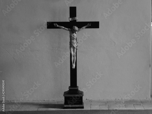 Fotografía A cross with jesus on it in the monastery chorin.