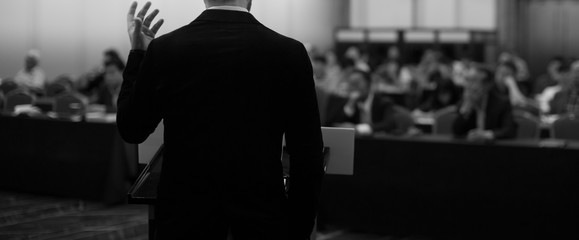 Fototapete - Conference photo audience and speaker giving speech. Seminar presenter during forum. Corporate manager in executive training lecture on stage. Focus on shirt collar. Investor pitch presentation forum.