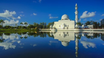 Wall Mural - 4K Timelapse of beautiful white mosque in Terengganu. Zoom In effect