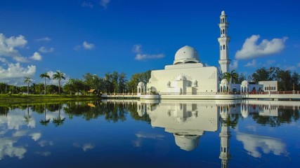 Wall Mural - 4k Timelapse of beautiful white mosque in Terengganu. Zoom Out effect