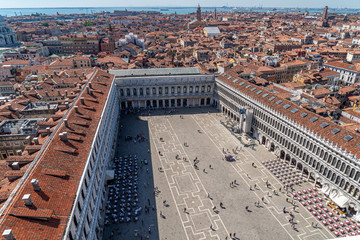 Wall Mural - VENICE, ITALY - SEPTEMBER 15 2019 - San marco place full of tourist