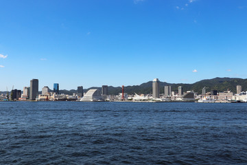 海上から眺める神戸港