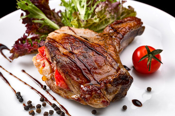 Wall Mural - Meat on the bone with vegetables on a white plate