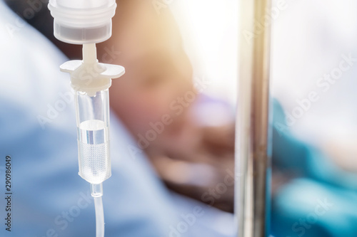 Fotomural Closeup of the IV drip on the hanger. Selective focus.