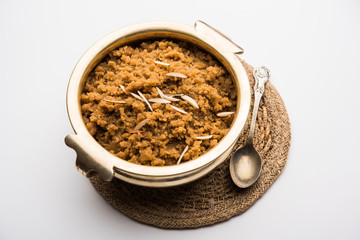 Canvas Print - Wheat flour Halwa or Shira /  Atte ka Halva, Popular healthy dessert or breakfast menu from India. served in a bowl or plate. selective focus