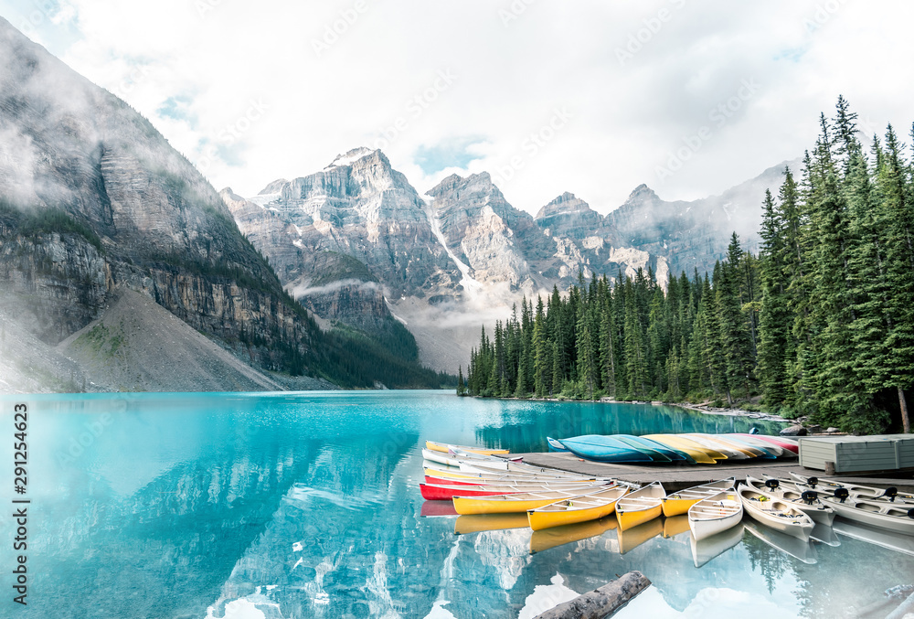 Beautiful Moraine lake in Banff national park, Alberta, Canada - obrazy, fototapety, plakaty 