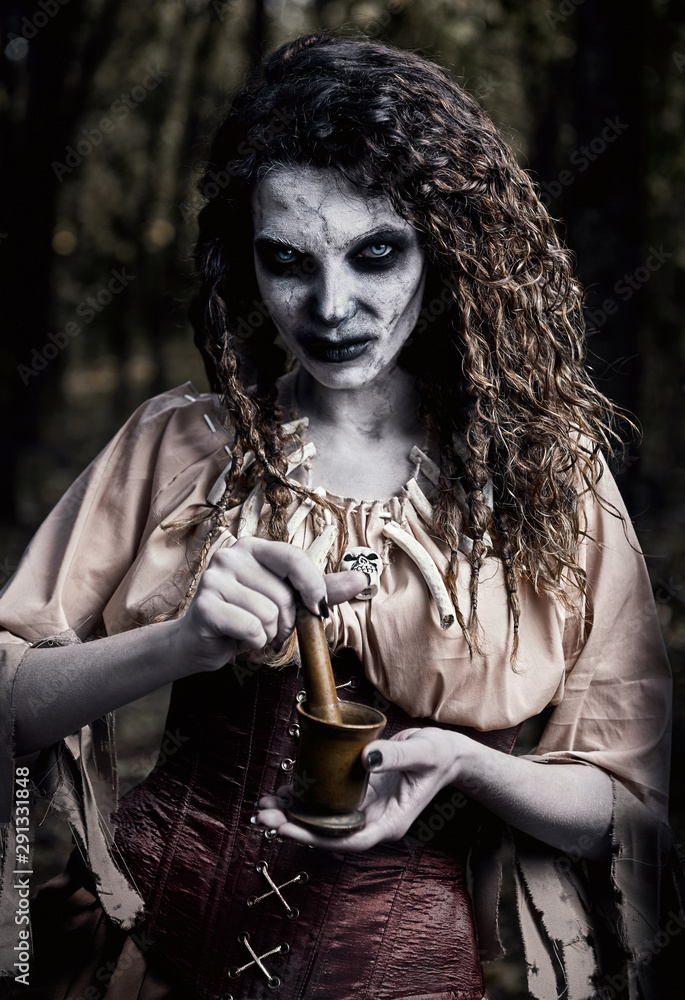 洋書 Images of evil and fascinanting women Femme Fatale: Images of Evil and Fascinating Women: Bade
