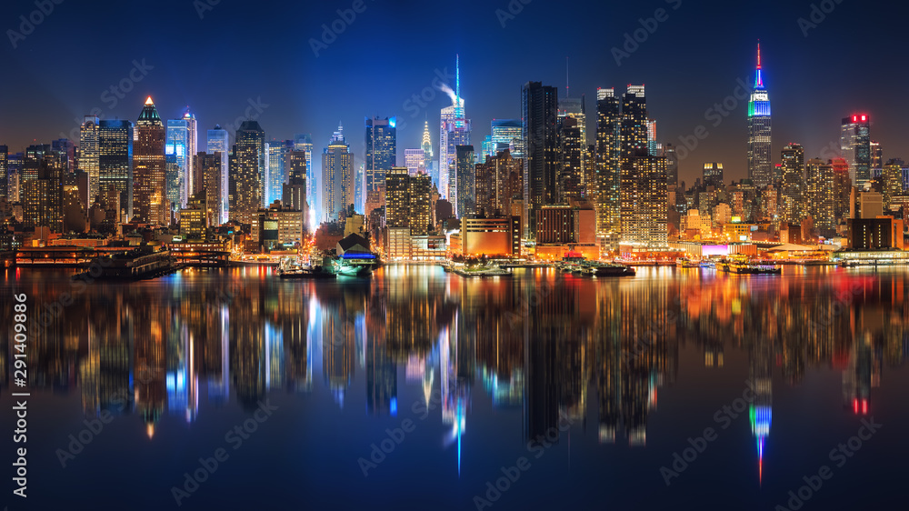 Panoramic view on Manhattan at night, New York, USA - obrazy, fototapety, plakaty 