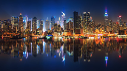 Fototapete - Panoramic view on Manhattan at night, New York, USA