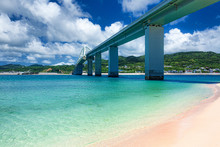 沖縄県・本部町 瀬底大橋の風景