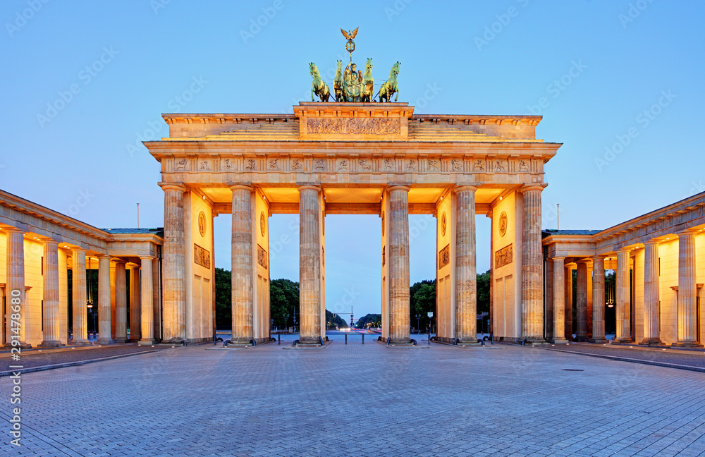 Germany capital city - Berlin, Brandenburg Gate at night - obrazy, fototapety, plakaty 