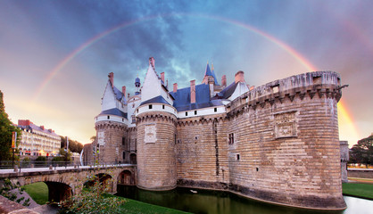 Canvas Print - Castle Ducs de Bretagne with rainbow, Nantes - France