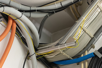 Telecommunication installation in duct cable