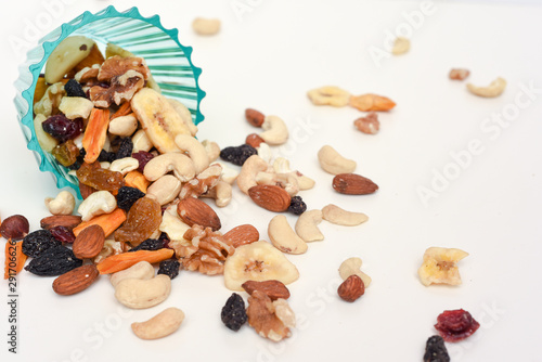 Healthy snack food trail mix of mixed nuts and dried fruits: comprar esta  foto de stock y explorar imágenes similares en Adobe Stock | Adobe Stock