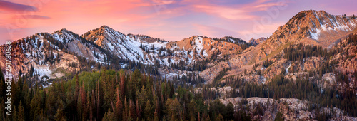 Fototapeta na szkło Wschód słońca panorama w Wasatch górach, Utah, usa.
