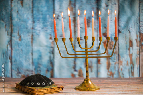 Brightly Glowing Hanukkah Menorah Soft Focus Kaufen Sie Dieses Foto Und Finden Sie Ahnliche Bilder Auf Adobe Stock Adobe Stock
