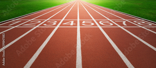Fotografía Athlete running track with number on the start