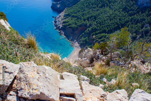Fotomural Mallorca blue lagooon panorama view with Mountains and green forest and blue sky