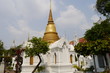 Goldener Chedi Mausoleen königlicher Friedhof Bangkok