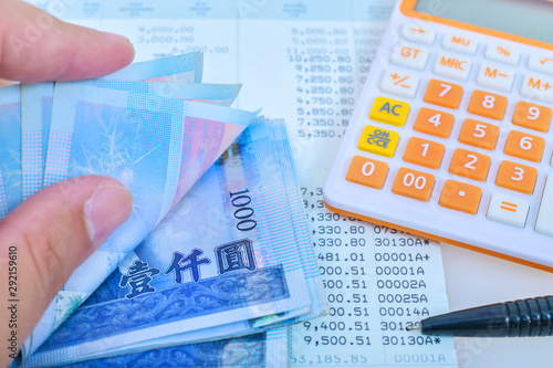 Fotomural Man hand during counting banknote Taiwan dollar bills