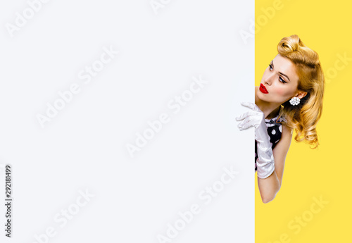 Portrait of beautiful blond girl in pin up style, showing blank signboard with c Poster Mural XXL