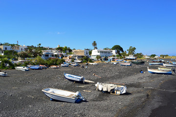 Spiaggia di Scari - Stromboli (ME) - stallo delle barche