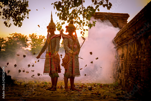 Fotografía Khon is art culture Thailand Dancing in masked Tos-sa-kan and Hanuman are fighting in literature Ramayana