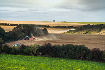 Wall Mural - jolie panorama avec un agriculteur au travail dans les champs