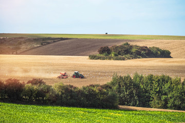 Wall Mural - jolie panorama avec un agriculteur au travail dans les champs