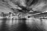 Fototapeta  - Manhattan skyline and Brooklyn Bridge by night