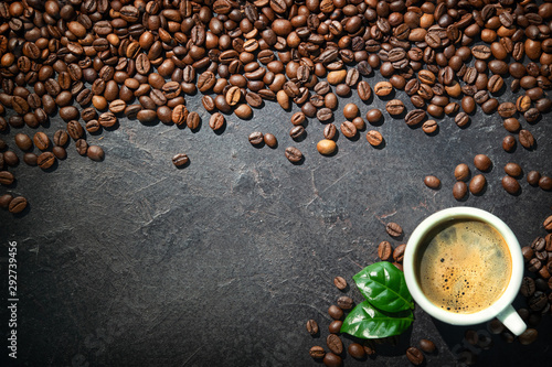 Fototapety kawa  filizanka-espresso-z-ziarnami-kawy