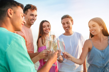 Sticker - Friends drinking champagne on sea beach